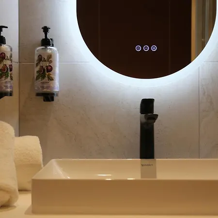 Kyriad Prestige - Les Terrasses Hotell