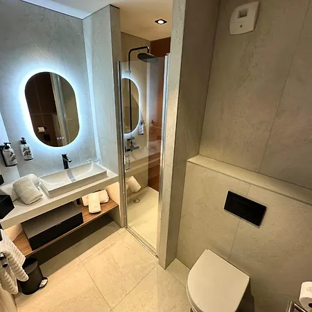 Kyriad Prestige - Les Terrasses 4*