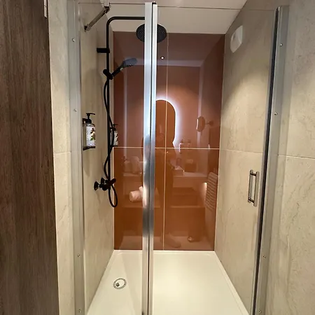 Hotell Kyriad Prestige - Les Terrasses 4*
