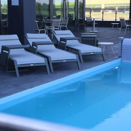 Kyriad Prestige - Les Terrasses Hotell 4*